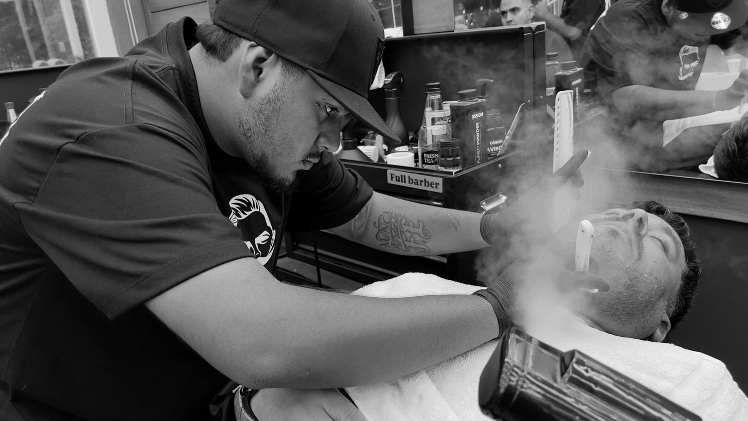 Ritual de barba con vapor en Ron Barbershop.